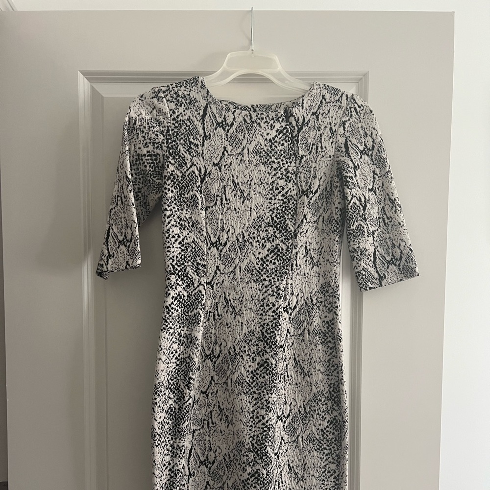 Calvin Klein cocktail dress, it’s thick and ideal for evening wear.